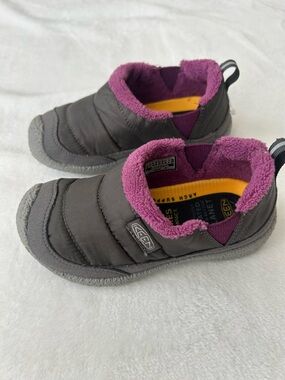 KEEN Kids Gray Quilted Slip-On Shoes with Pink Fleece Collar NEW